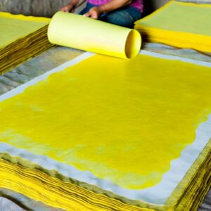 Papel artesanal utilizando resíduos de pano